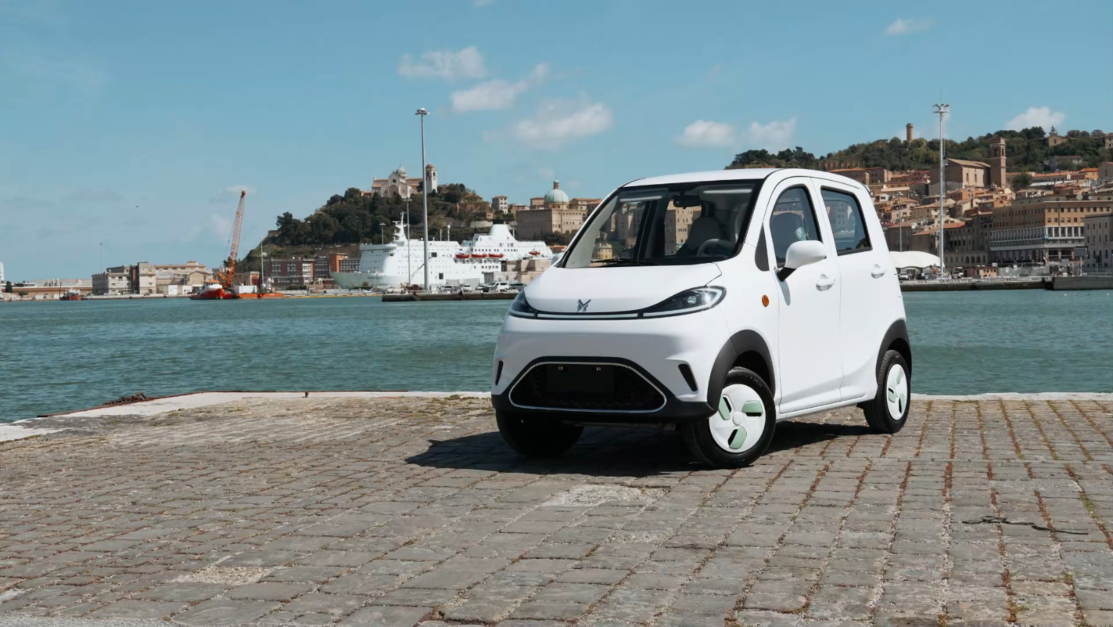 High Speed Four-wheel Electric Car