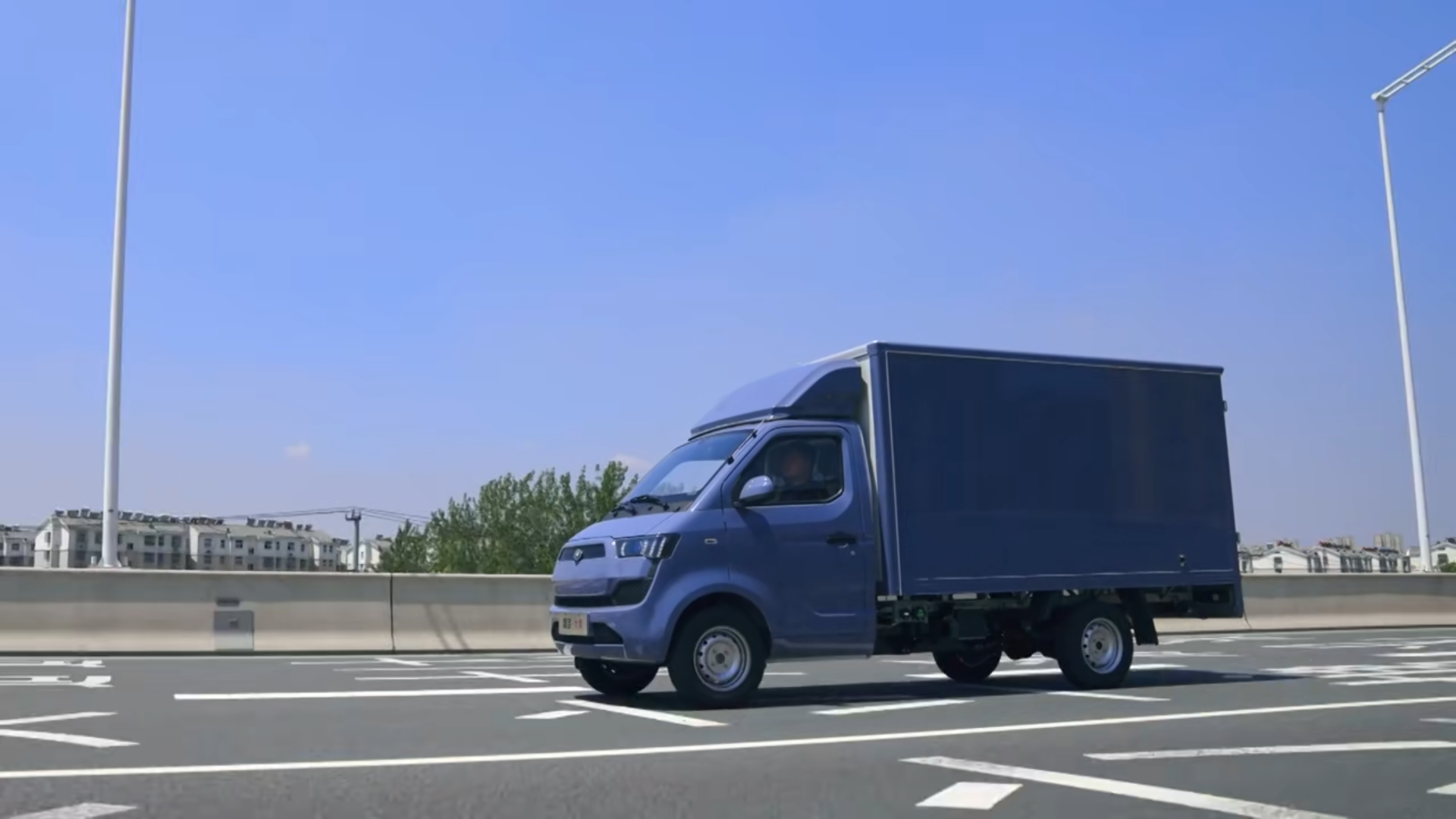 High-speed Electric Commercial Vehicle